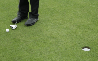 Outdoor Makeover: Why Should You Have a Backyard Putting Green?