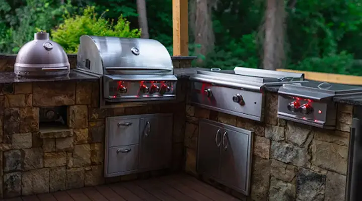 Outdoor makeover:
Backyard Outdoor Kitchens Design