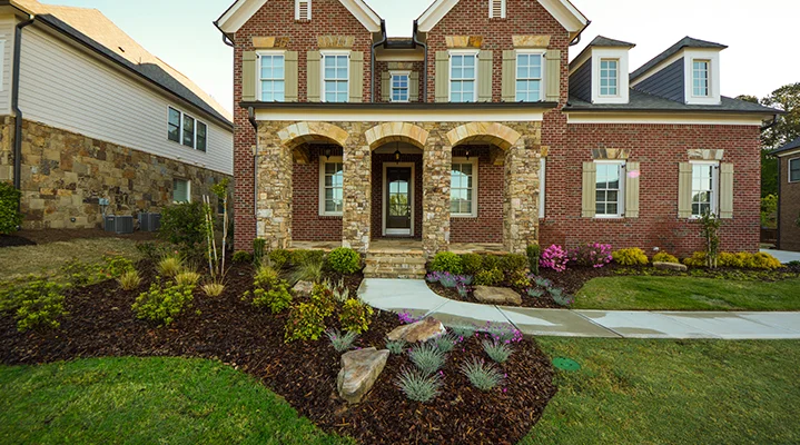 Creative-Landscape-Ideas-For-Front-Yard by Outdoor Makeovers & Living Spaces Outdoor Makeover: Creative-Landscape-Ideas-For-Front-Yard