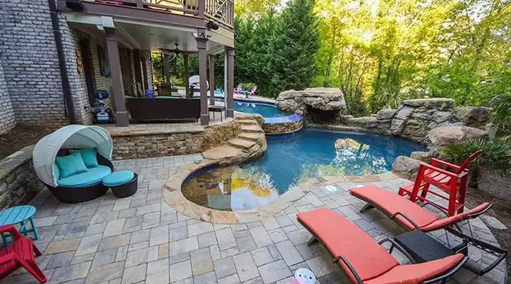 Outdoor Makeover: Romantic-Pool-Date-Ideas