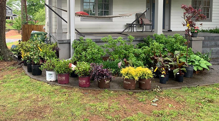 Outdoor Makeover: Backyard_Landscaping_Ideas_With_Planters