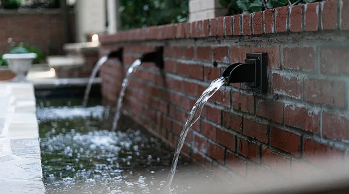 Outdoor Makeover: Outdoor Water Feature Ideas