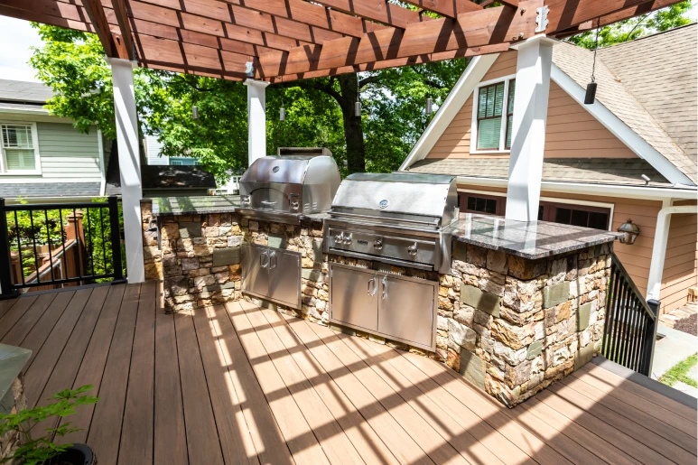 Backyard Outdoor Kitchens