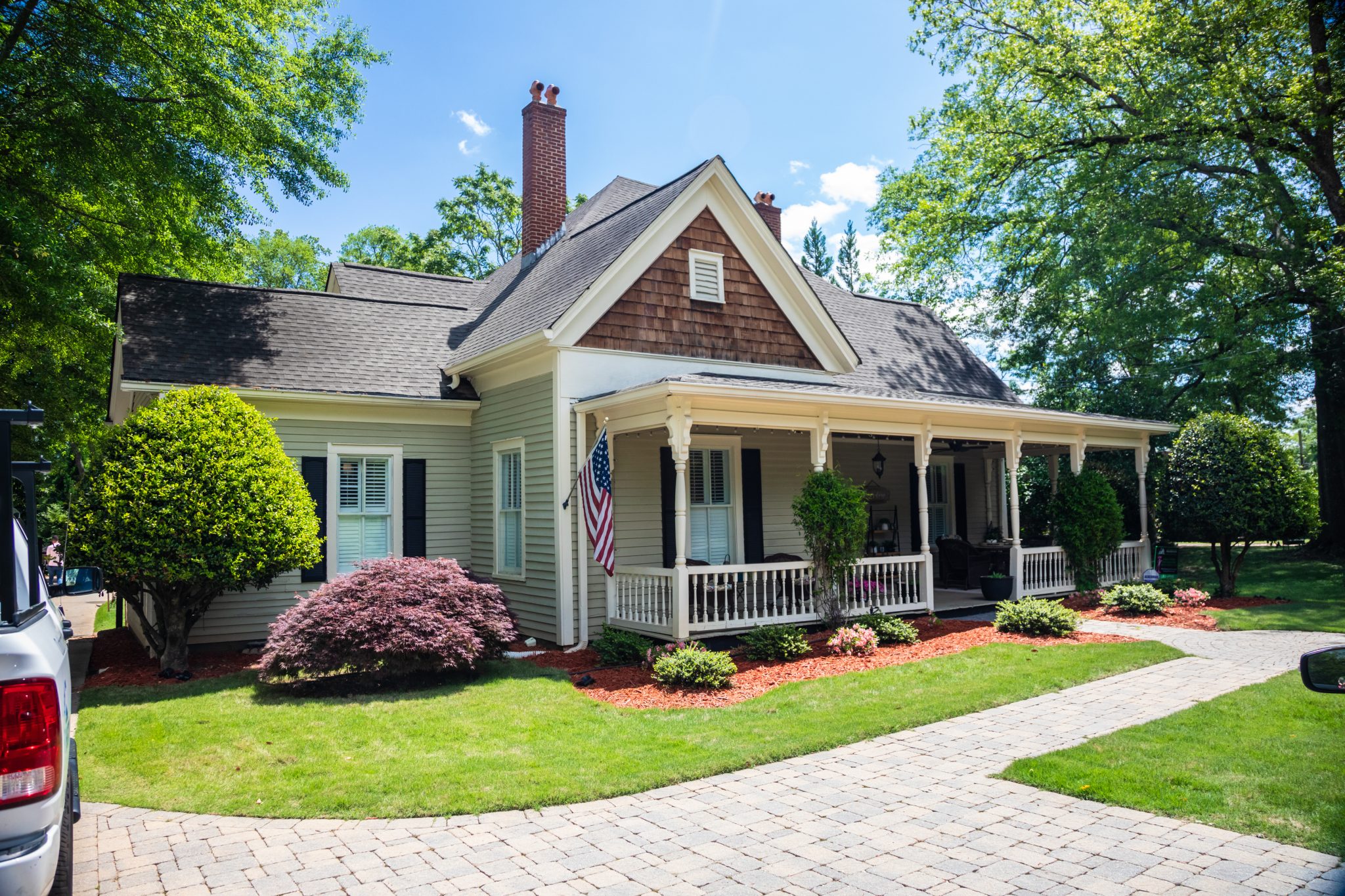 O.M WilliamsRoof DORN 4.24 114 scaled - The Best Summer Blooms for Atlanta Landscapes - patio design and installation Atlanta